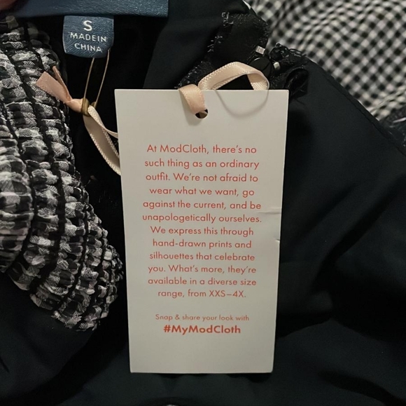 Modcloth Black floral dress with cross pattern center Small NWT - Picture 11 of 11